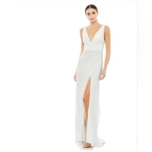 Mac Duggal, Sleeveless V-Neck Jersey‎ Gown, White, Size 2 - NWT